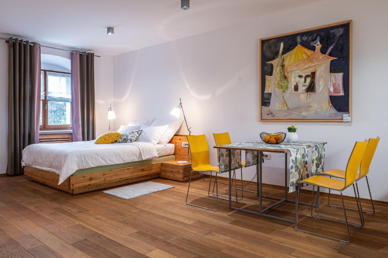 Vila Vipolze - Rooms & J. Suites ภายนอก รูปภาพ